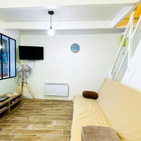 빌라 Jolie Maison Avec Cour Dans Le Centre Du Village *