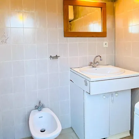 Jolie Maison Avec Cour Dans Le Centre Du Village 빌라 라쿠르드쉬르메르