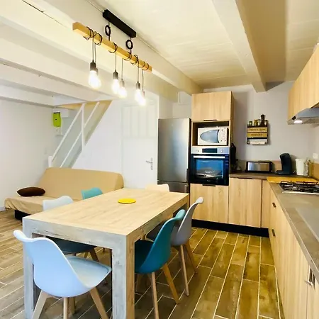 Jolie Maison Avec Cour Dans Le Centre Du Village * La Couarde-sur-Mer