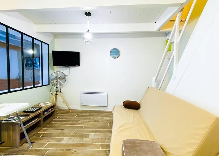 Villa Jolie Maison Avec Cour Dans Le Centre Du Village *