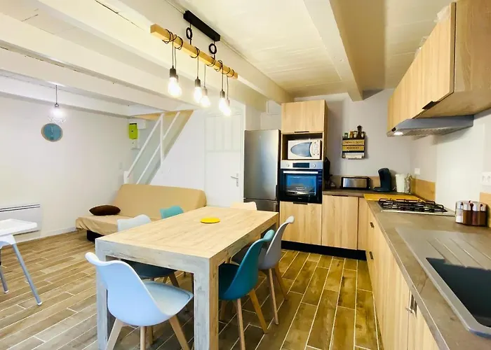 Jolie Maison Avec Cour Dans Le Centre Du Village * La Couarde-sur-Mer