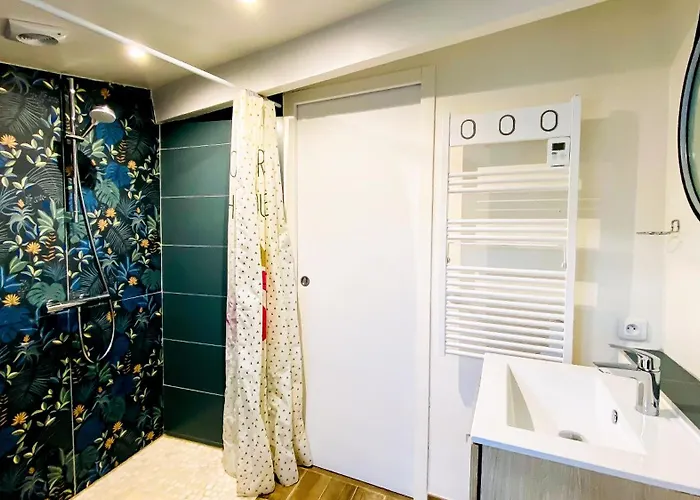 Jolie Maison Avec Cour Dans Le Centre Du Village Villa *